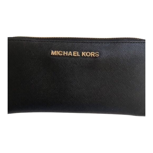 Michael Kors Classic Chic Black Saffiano Leather Zip Wallet Gold Hardware - Picture 3 of 15